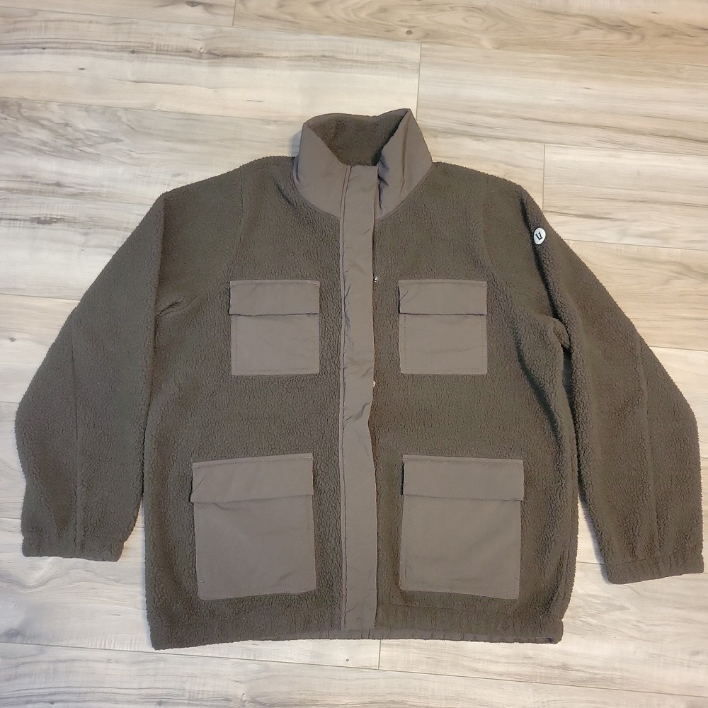 Vuori Utility Sherpa Fleece Jacket Womens Large Olive Green Pockets Full Zip